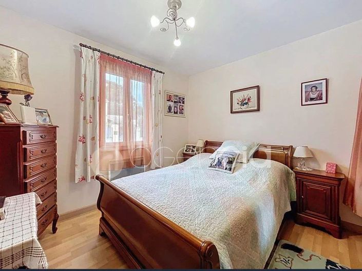 Image No.11-3 Bed House for sale