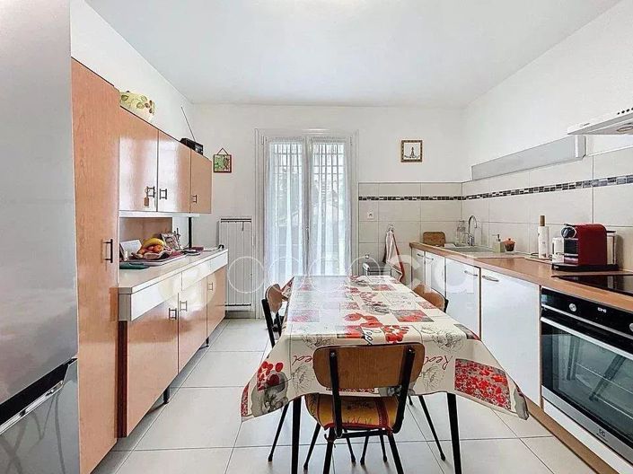 Image No.8-3 Bed House for sale