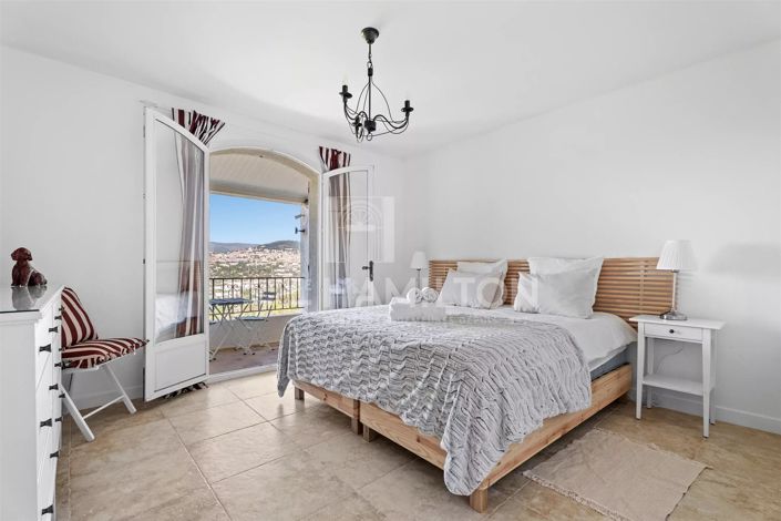 Image No.11-6 Bed House for sale