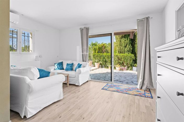 Image No.21-6 Bed House for sale