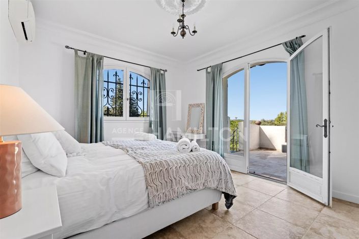 Image No.7-6 Bed House for sale