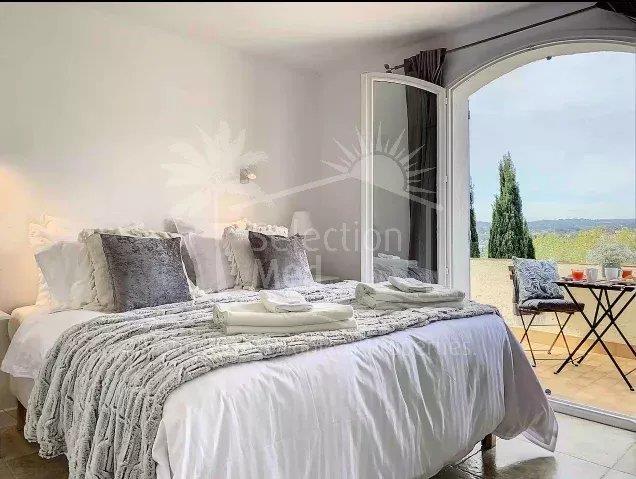 Image No.8-6 Bed House for sale