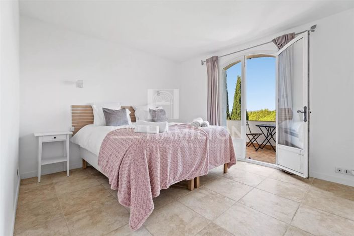 Image No.9-6 Bed House for sale