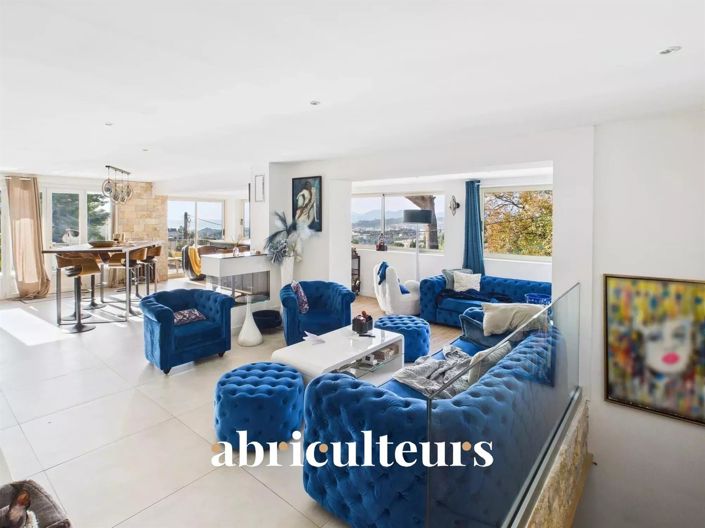 Image No.10-6 Bed House for sale