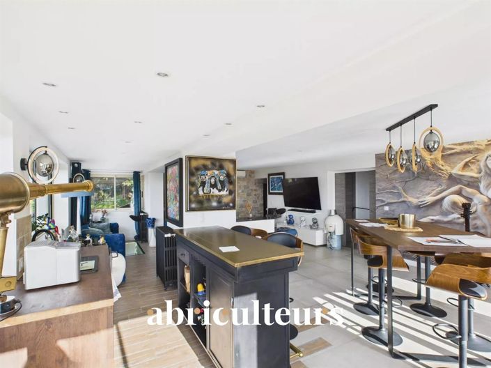 Image No.13-6 Bed House for sale