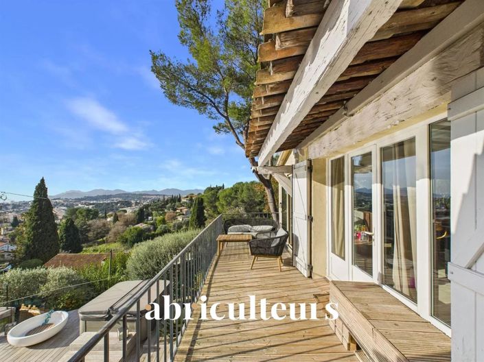 Image No.2-6 Bed House for sale