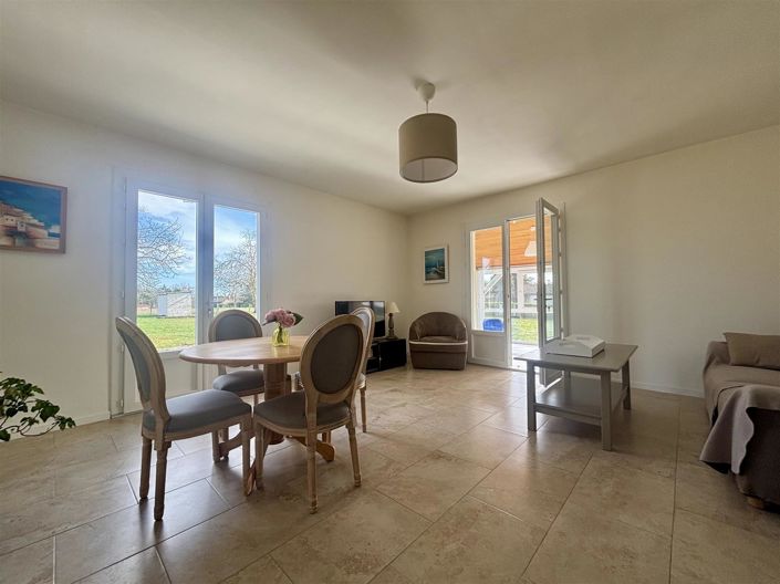 Image No.8-3 Bed House for sale