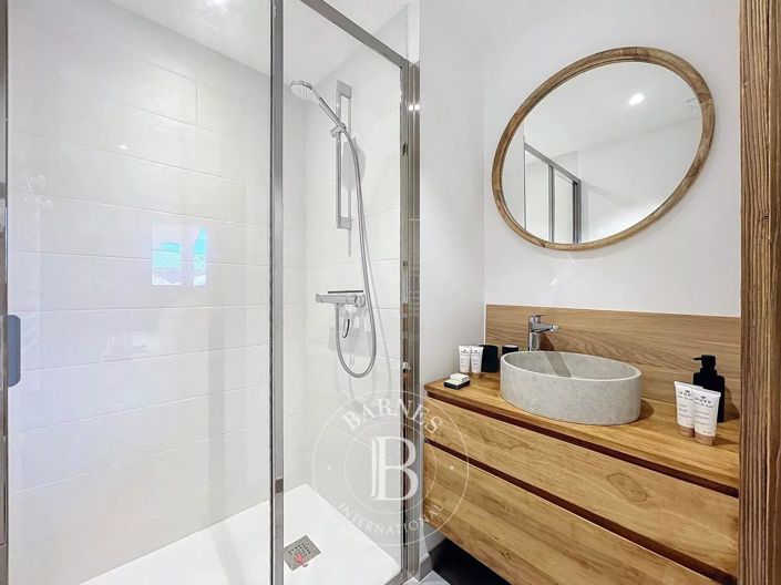 Image No.20-5 Bed Apartment for sale