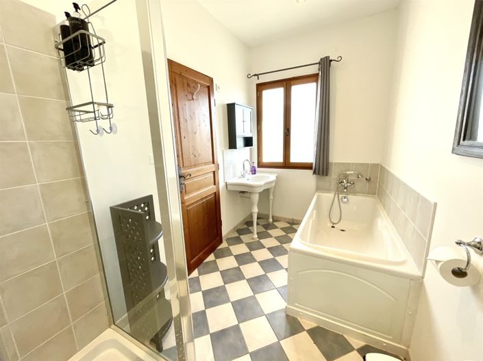Image No.17-5 Bed House for sale