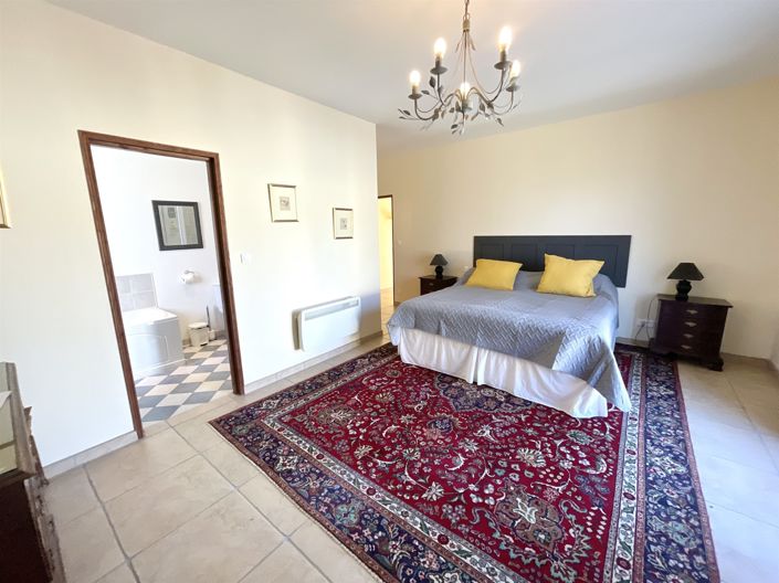 Image No.19-5 Bed House for sale