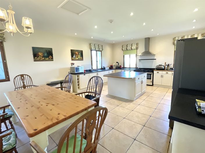 Image No.6-5 Bed House for sale