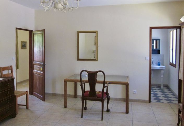 Image No.8-5 Bed House for sale