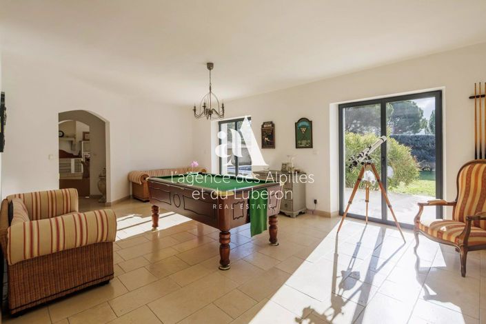 Image No.6-5 Bed House for sale