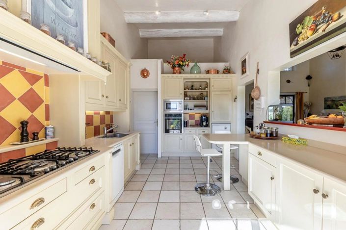 Image No.8-6 Bed House for sale