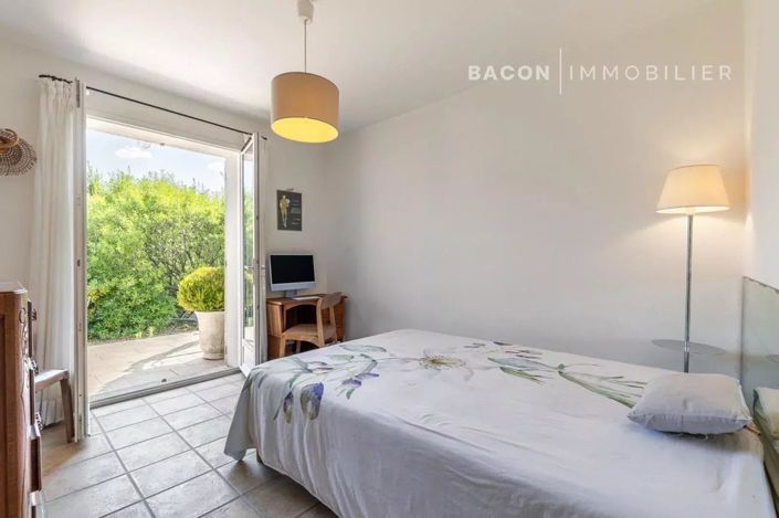 Image No.8-4 Bed House for sale