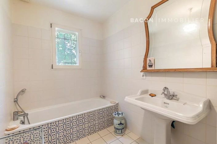 Image No.9-4 Bed House for sale