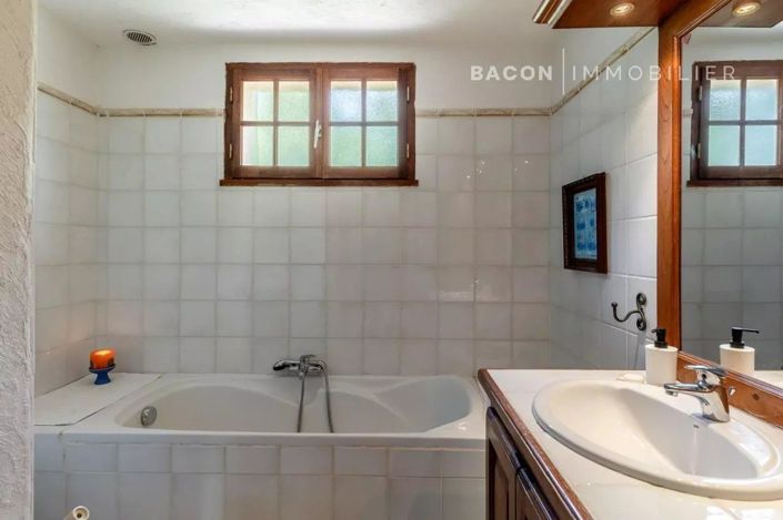 Image No.12-4 Bed House for sale