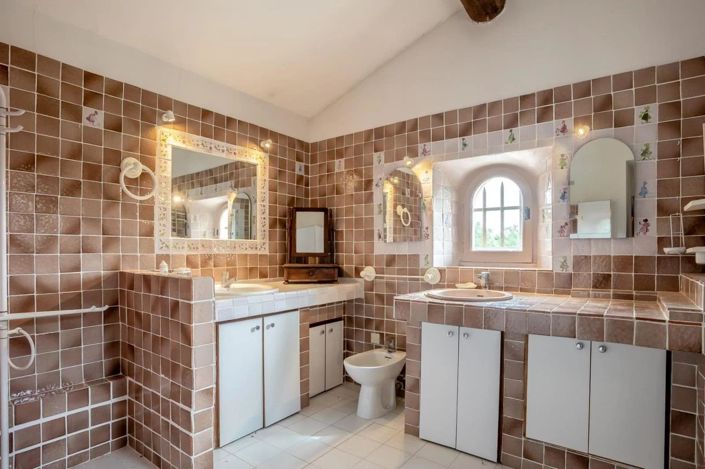 Image No.10-4 Bed House for sale