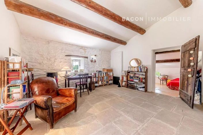 Image No.10-3 Bed House for sale