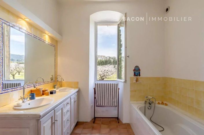 Image No.11-6 Bed House for sale