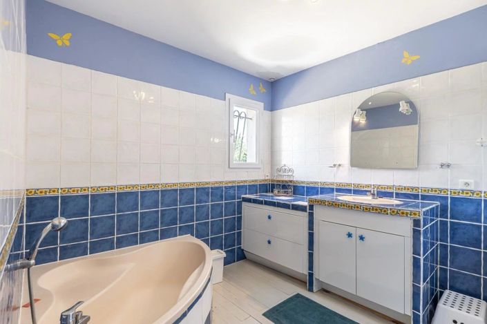 Image No.11-5 Bed House for sale