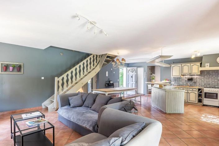 Image No.7-5 Bed House for sale