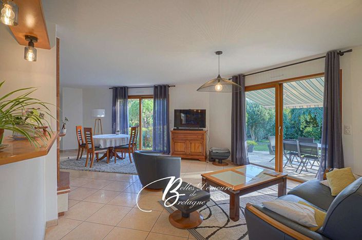 Image No.7-5 Bed House for sale