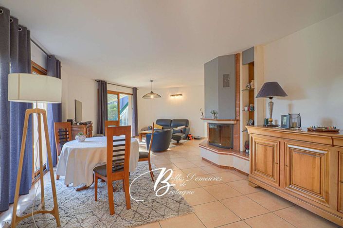 Image No.8-5 Bed House for sale