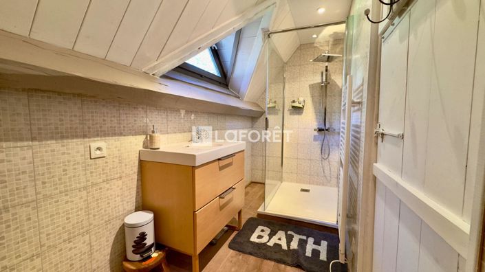 Image No.11-3 Bed Property for sale