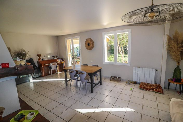 Image No.10-3 Bed House for sale