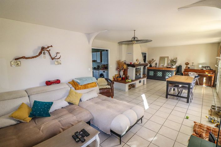 Image No.8-3 Bed House for sale