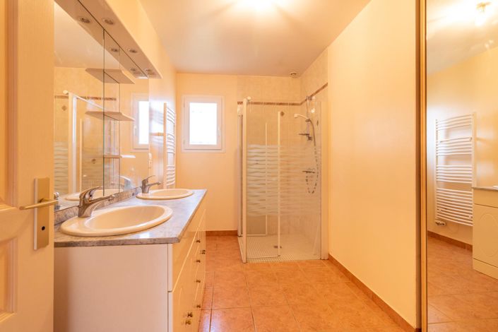 Image No.12-3 Bed House for sale