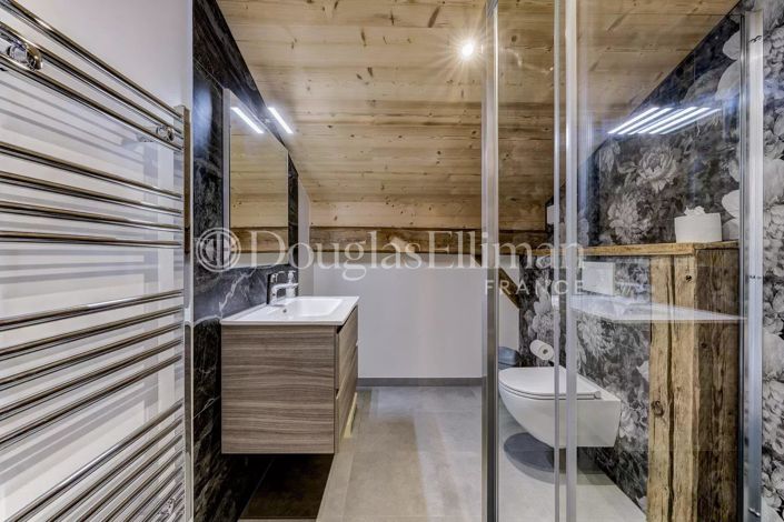 Image No.20-7 Bed House for sale