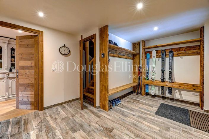 Image No.24-7 Bed House for sale