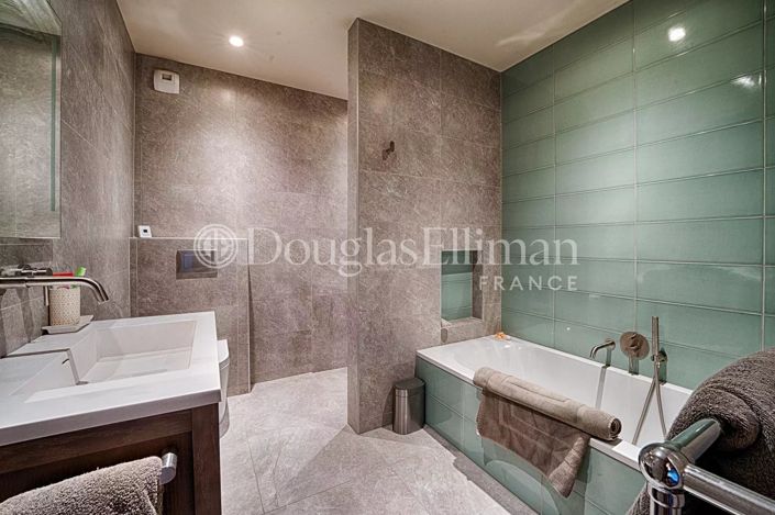 Image No.19-5 Bed House for sale