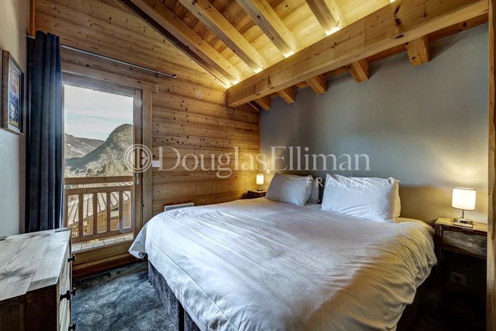 Image No.11-5 Bed House for sale