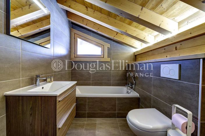 Image No.17-5 Bed House for sale