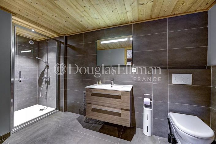 Image No.18-5 Bed House for sale