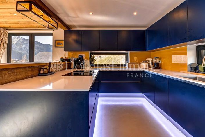 Image No.10-6 Bed House for sale