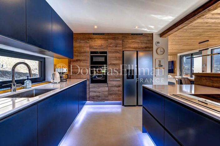 Image No.11-6 Bed House for sale