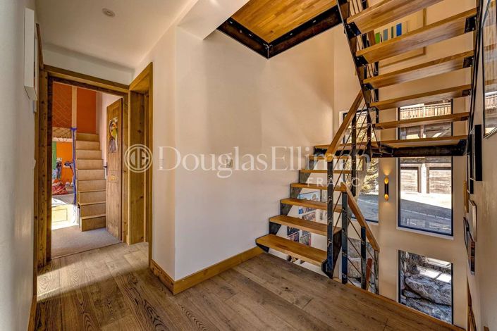 Image No.18-6 Bed House for sale