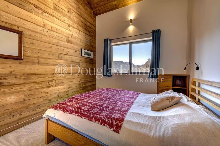 Image No.28-6 Bed House for sale