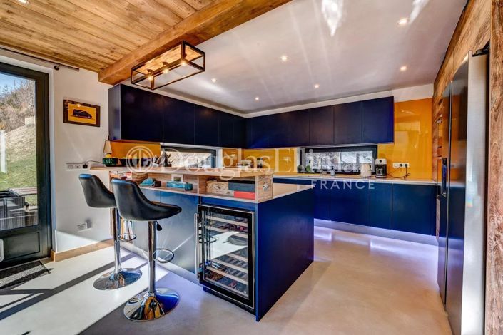 Image No.9-6 Bed House for sale