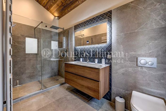 Image No.10-6 Bed House for sale