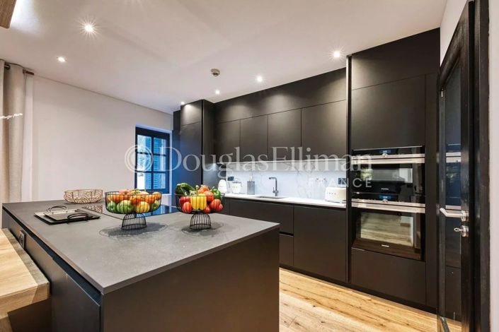 Image No.7-8 Bed House for sale