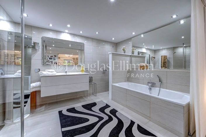 Image No.13-5 Bed House for sale