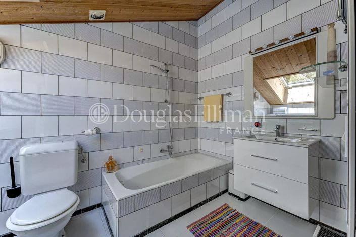 Image No.18-5 Bed House for sale