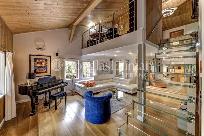 Image No.8-5 Bed House for sale