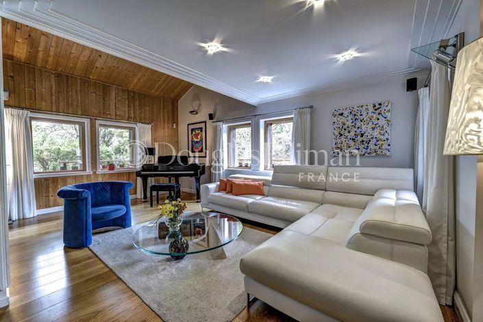 Image No.9-5 Bed House for sale