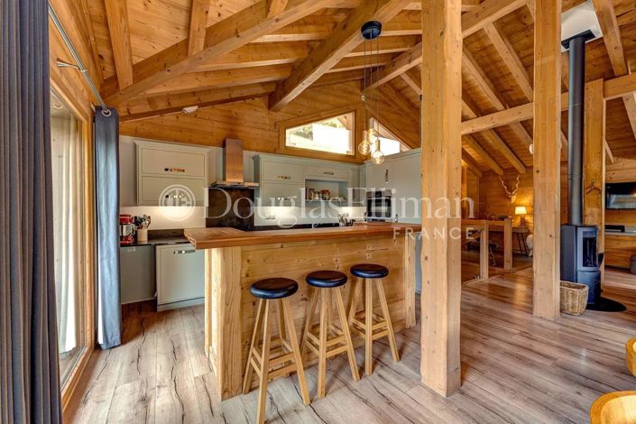 Image No.10-6 Bed House for sale